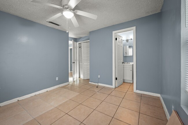 Foto del edificio - 304 Bernard Rd