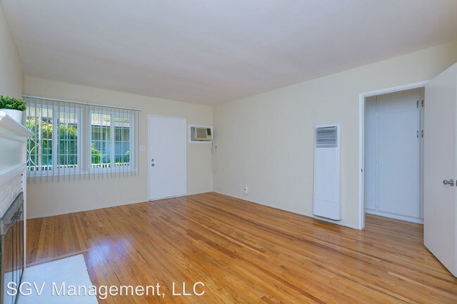 Building Photo - 941-945 Huntington Dr