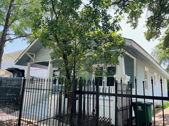 Building Photo - 407 Sidney St