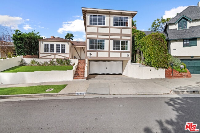 Building Photo - 10309 La Grange Ave