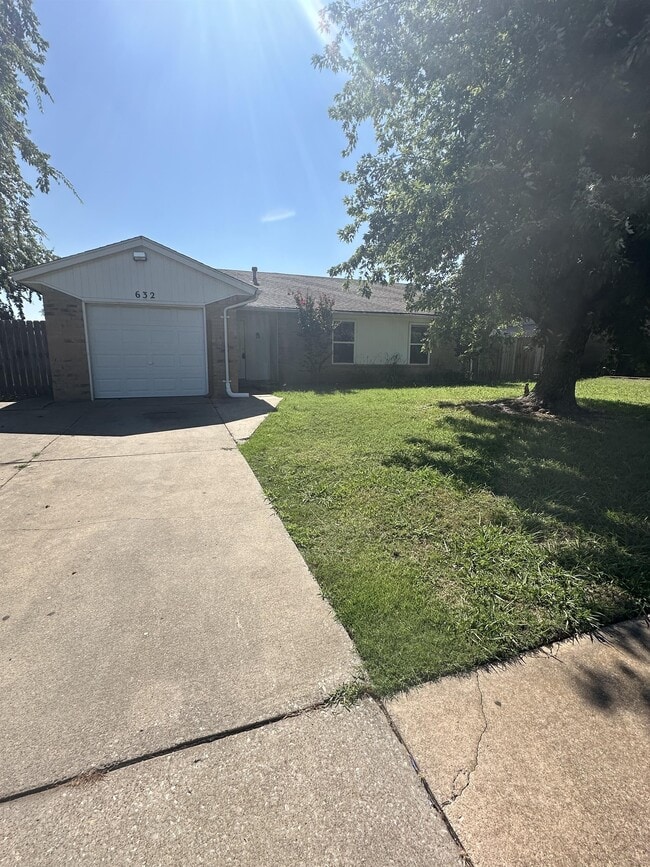 Photo - 632 Ramblin Oaks Dr (Moore, OK) House