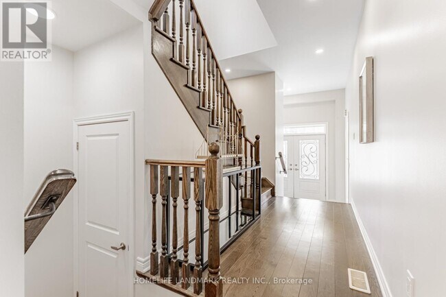 Building Photo - 44 Gerden Dr