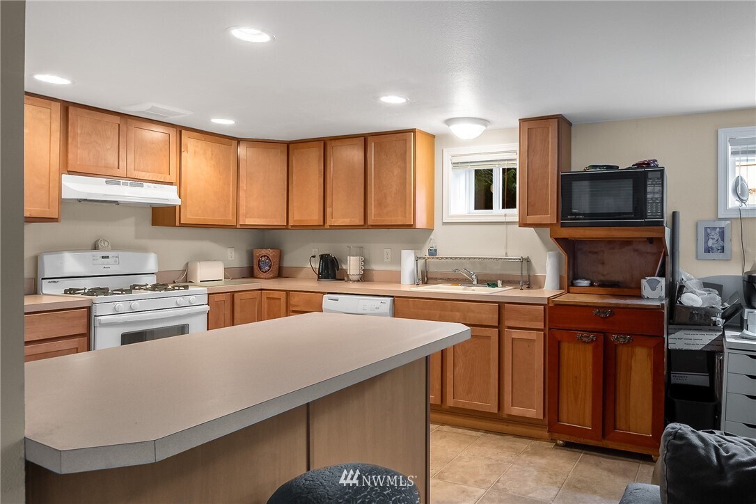 Foto principal - 10619 17th Ave SW