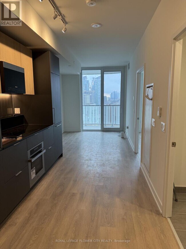 Photo du bâtiment - 1 Fairview Rd E