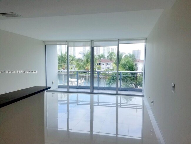 Foto del edificio - 2950 NE 188th St