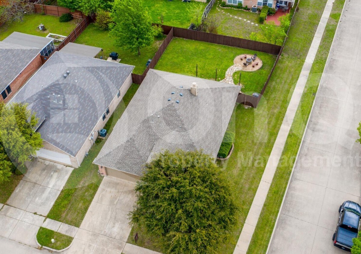 Building Photo - 306 Hampstead Dr