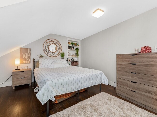 Building Photo - 83 Main St