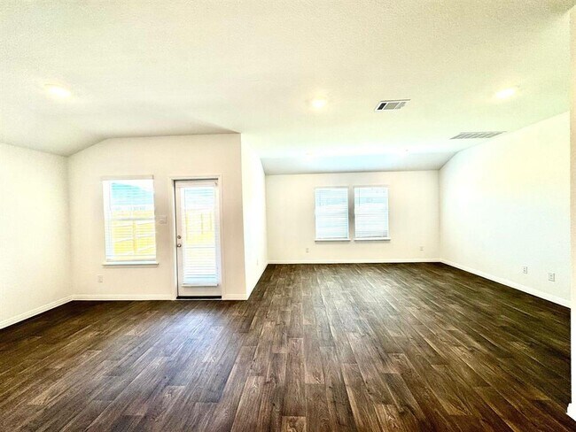 Foto del edificio - 346 Gladiola Lp