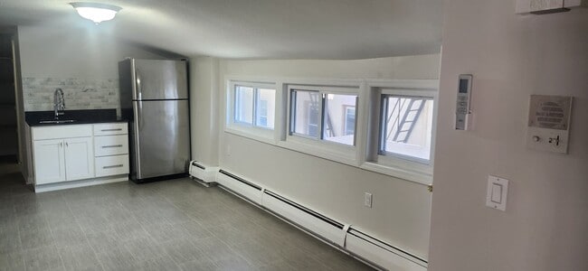Building Photo - 171 Olive St