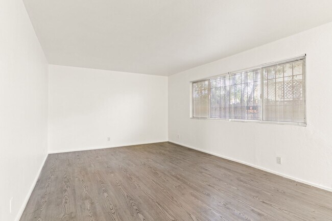 Foto del edificio - 2674 Parker Ave
