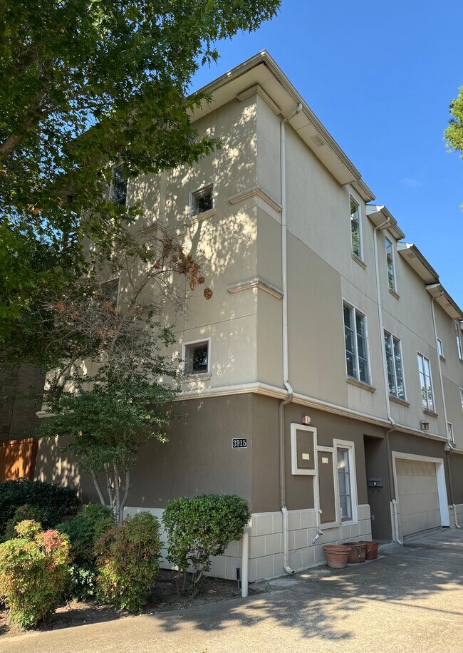Building Photo - 3915 Cole Ave