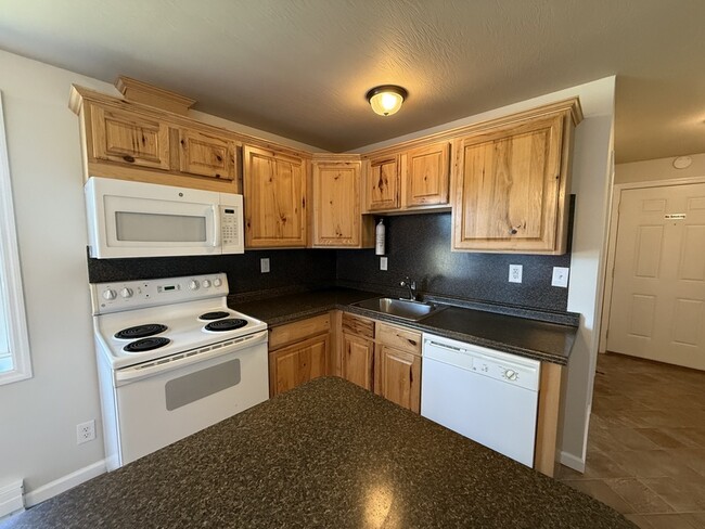 Building Photo - 30 Country Aire Ln