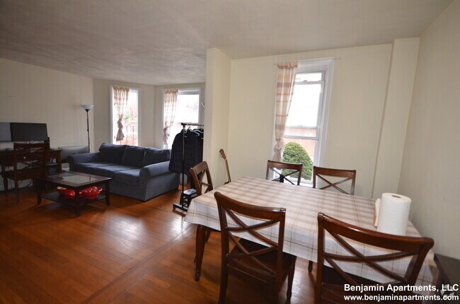 Building Photo - 316 Tappan St