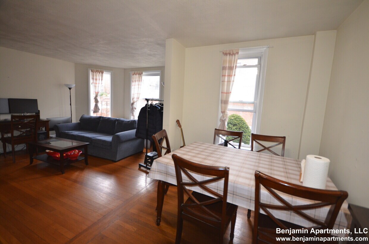 Primary Photo - 316 Tappan St
