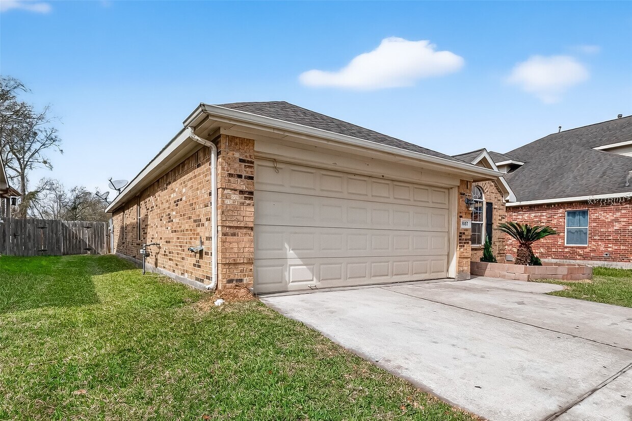 Building Photo - 9807 Tawny Trace Ct
