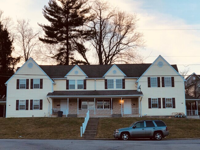 3 Bedrooms, 1.5 Baths - 1107 Chamberlain Ave