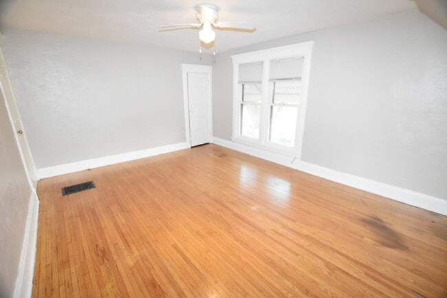Building Photo - 338 Marion Ave