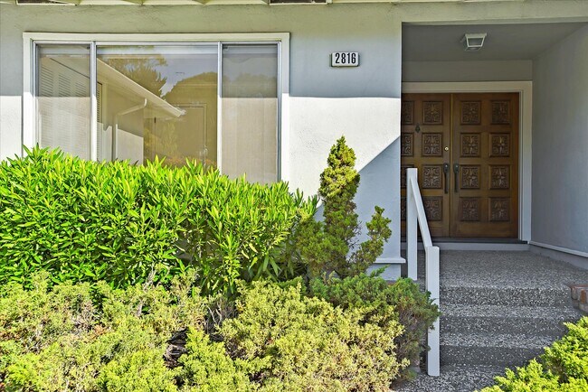 Foto del edificio - 2816 Trousdale Dr