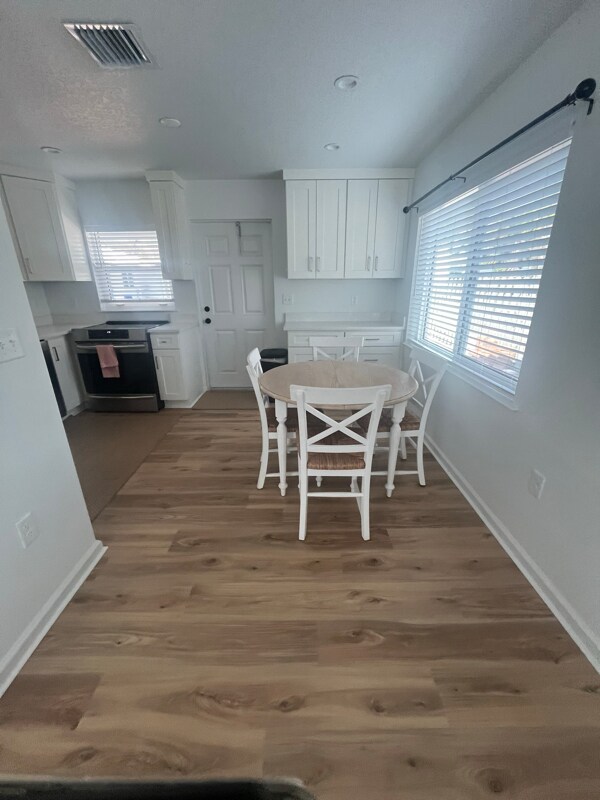 Foto del edificio - 615 Azalea Ln