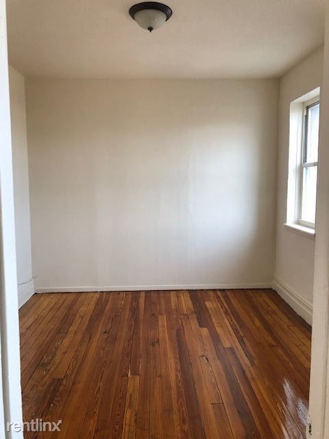 Building Photo - 3 br, 1 bath  - 142 Highlawn Ave