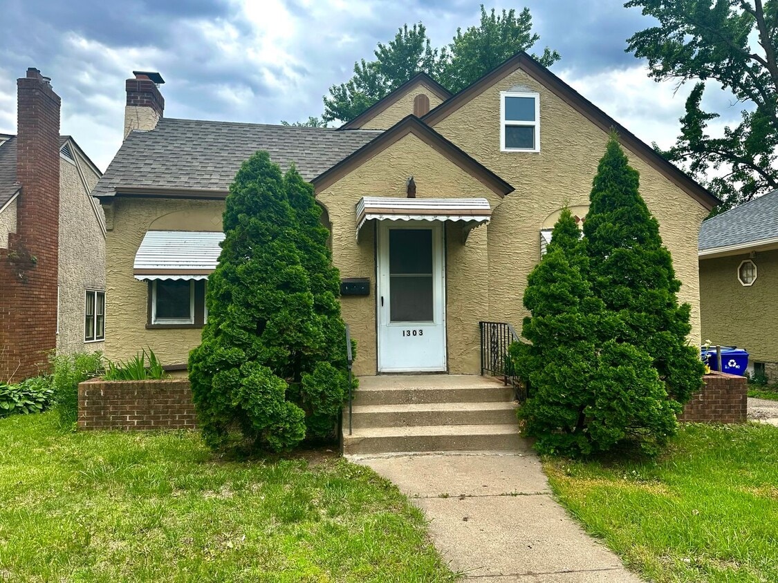 Primary Photo - Charming 3 Bedroom Single Family Home Avai...