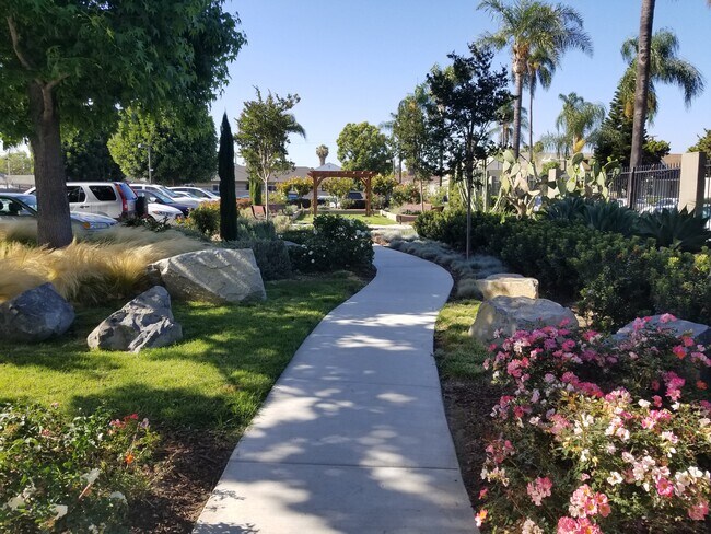 Foto del edificio - Flower Terrace - 62+ Senior Apartments
