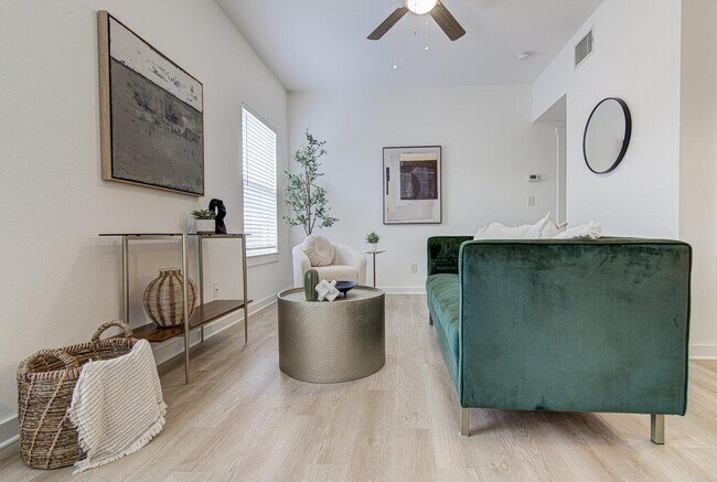 Foto del edificio - 2106 Cullen Ave