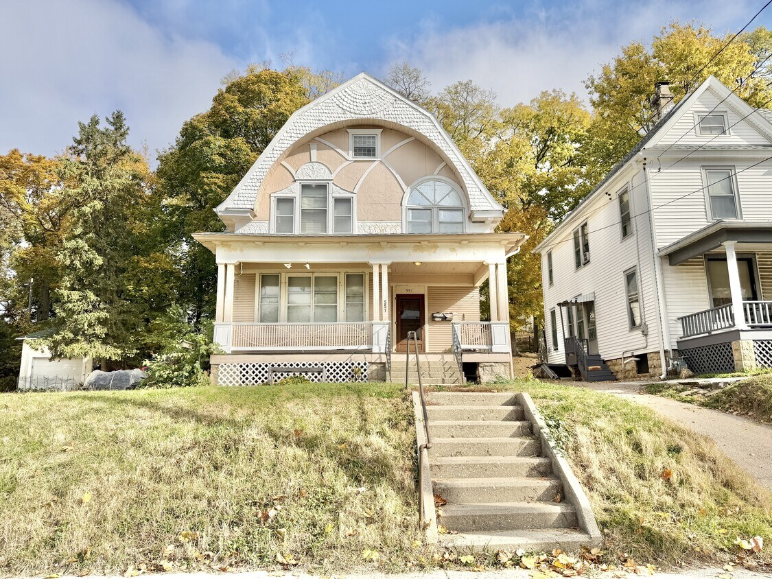 Primary Photo - 551 S Main St