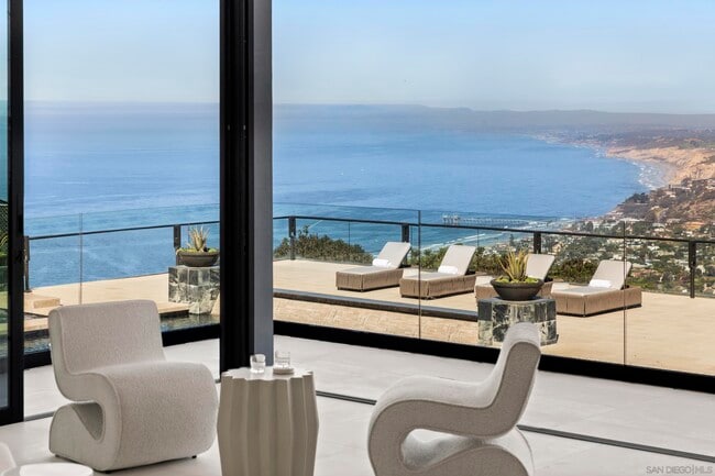 Building Photo - 2082 Via Casa Alta