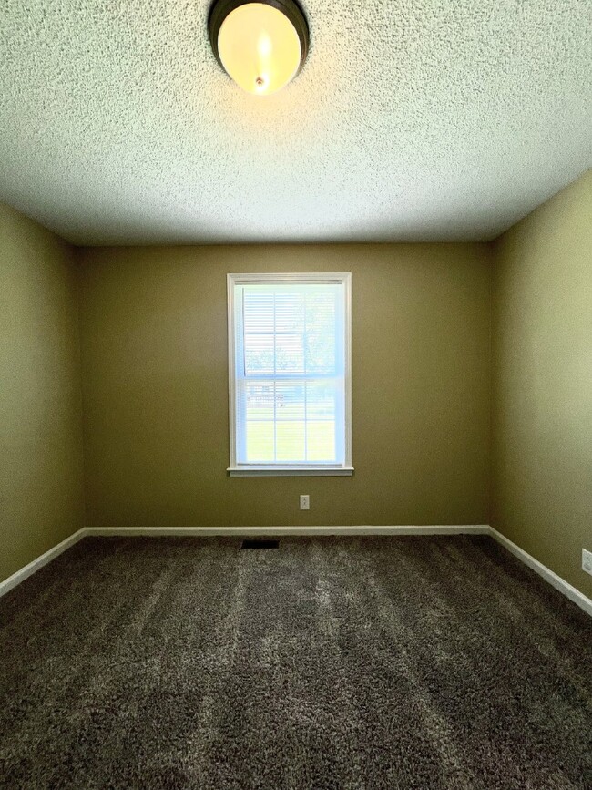 Foto del edificio - "Charming 3-Bedroom Rental with Modern Amenities in Clarksville, TN!"