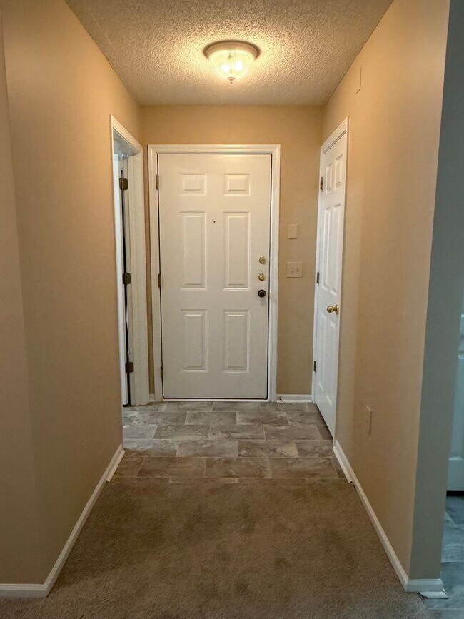 Foto del edificio - Two bedroom two bath second floor unit