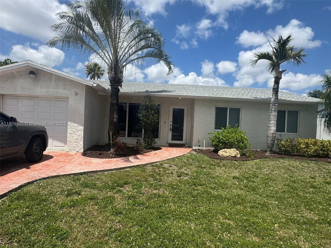 Primary Photo - 9431 NW 10th St