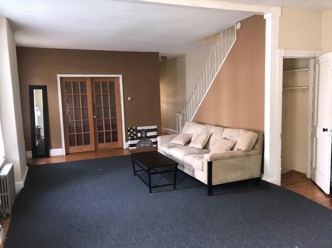 Building Photo - 467 Leverington Ave