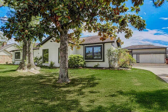 Building Photo - 9923 Emnora Ln