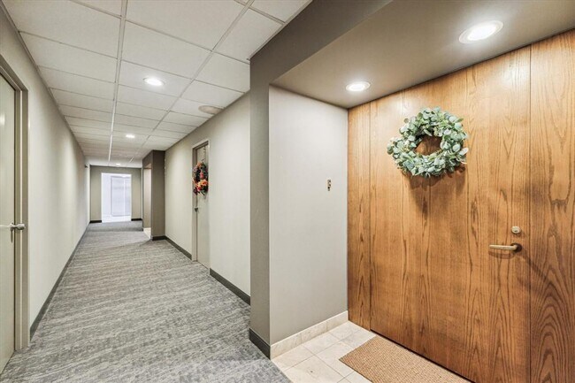Foto del edificio - 4950 Woodway Dr