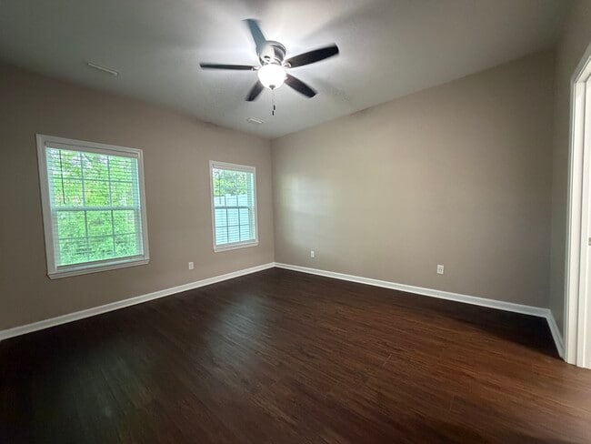 Building Photo - 137 Heyward Dr