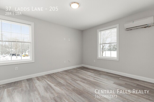 Building Photo - 2 Bedroom Available Now !