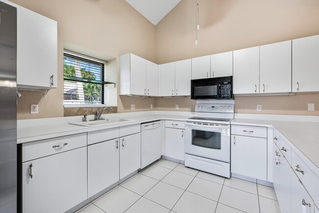Building Photo - 1102 Summerwinds Ln