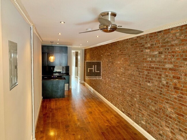 Building Photo - E 6TH ST.