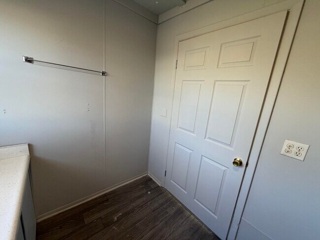 Foto del edificio - 1128 Chandler-