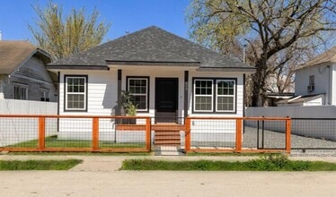 Building Photo - 409 Winnie St