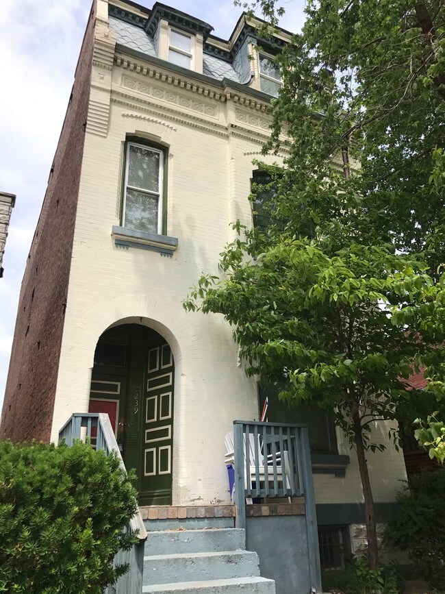 2239 Keokuk St, St. Louis, MO 63118 Condo for Rent in St. Louis, MO