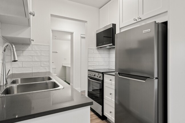 Building Photo - Manchester Court