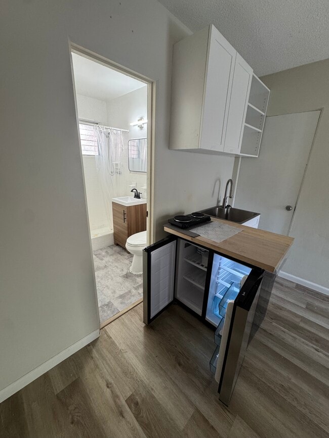 Building Photo - 217 SW 11th Ct