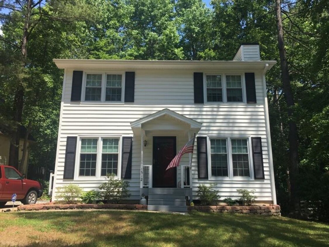 Foto principal - 3 Bedroom, 1.5 Bath Home in Durham