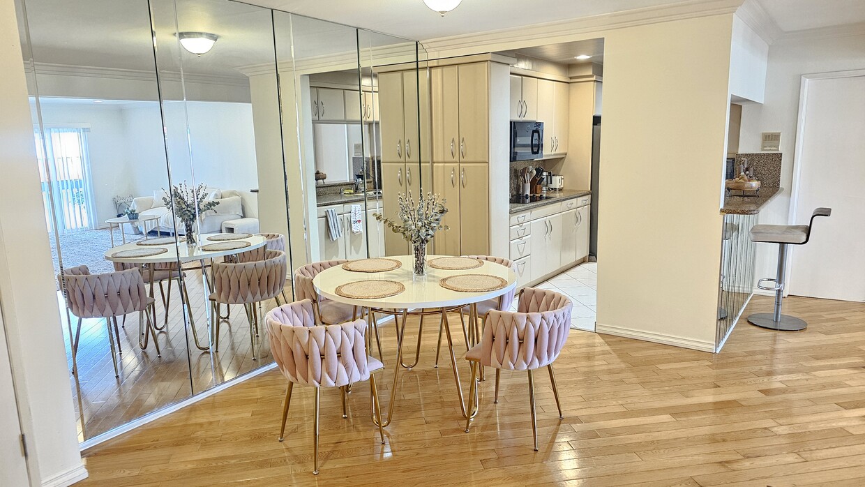 Dining area/kitchen - 5334 Lindley Ave