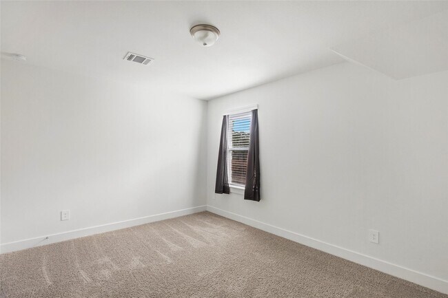 Foto del edificio - 423 Black Walnut Dr