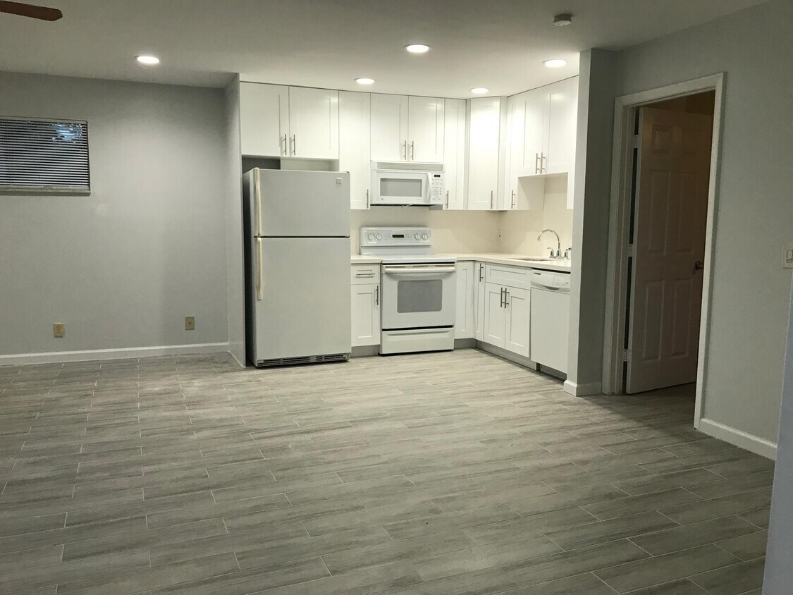 Primary Photo - 11 Crossings Cir