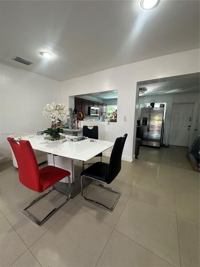 Building Photo - 16030 Miami Dr