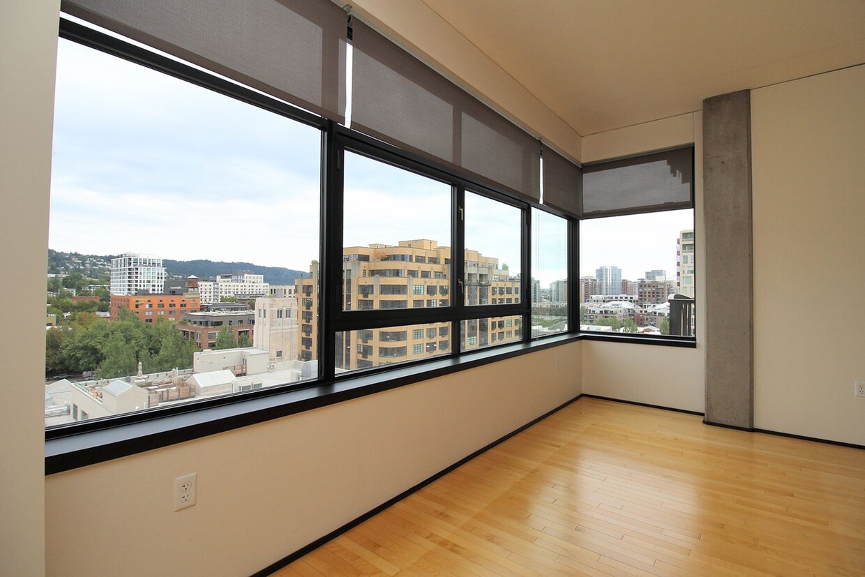 Primary Photo - Exceptional 1 bd + bonus, City Views in Pe...